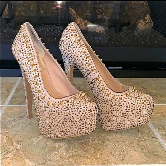 Shoes for resale  - Picture 1 of 2